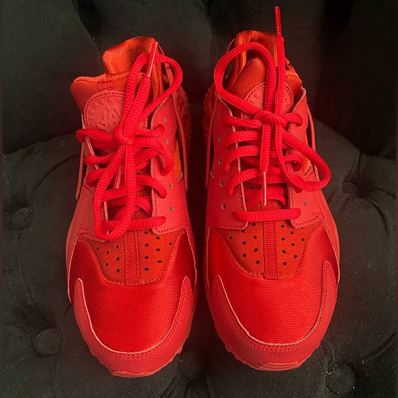 Nike Women’s Air Huarache Run All red - Picture 2 of 7